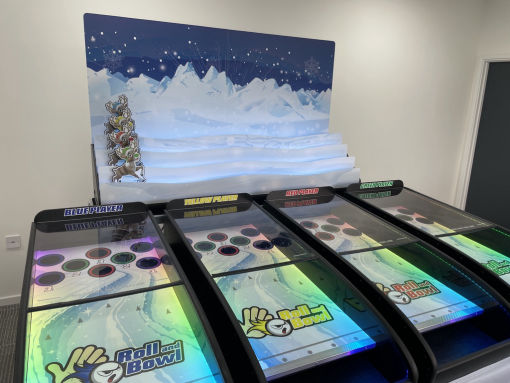 Reindeer roll a ball derby game for roll and bowl systems