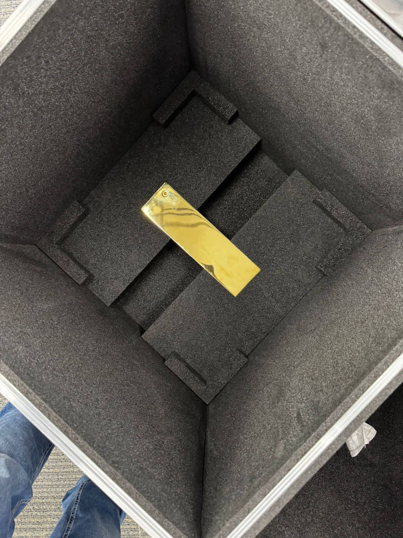 Flight case for gold bar game