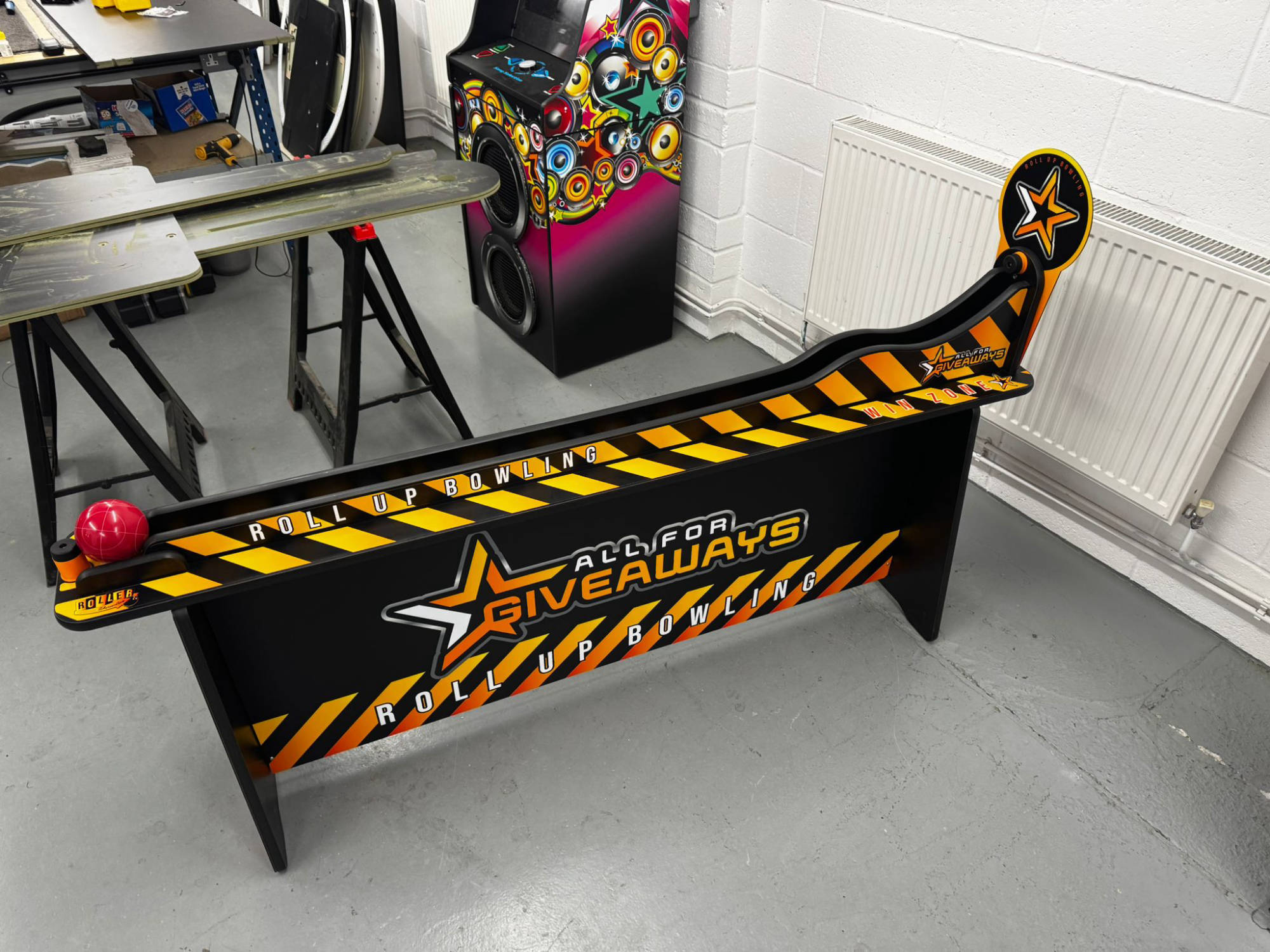 Roller bowler side stall game